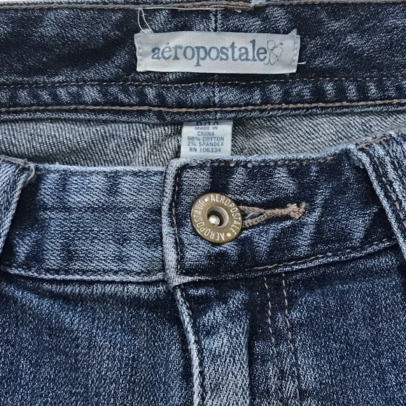 Aeropostale Stretch Denim Blue Jean Capri Pants
Size 9 / 10 Medium 
2 Front & - Picture 6 of 16